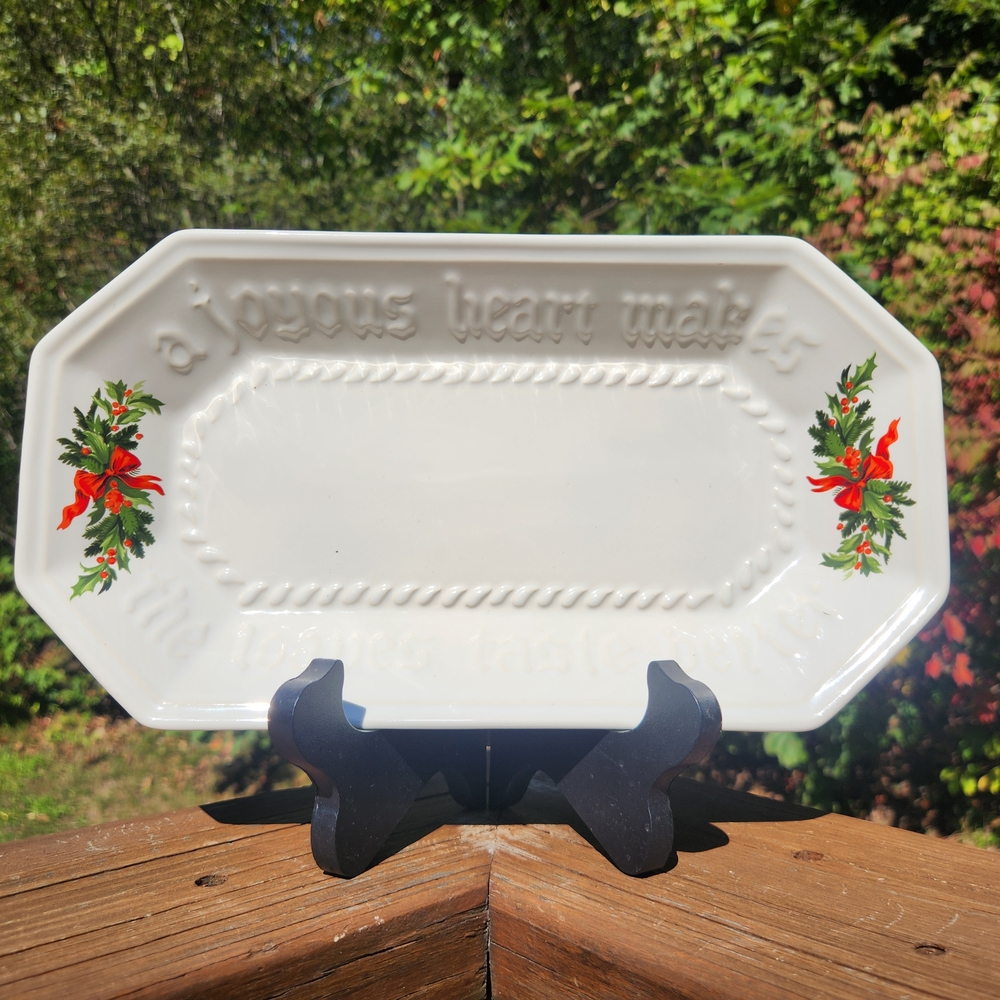 Pfaltzgraff Christmas Heritage "Joyous Heart" Bread Tray W/ Holly & Red Bows